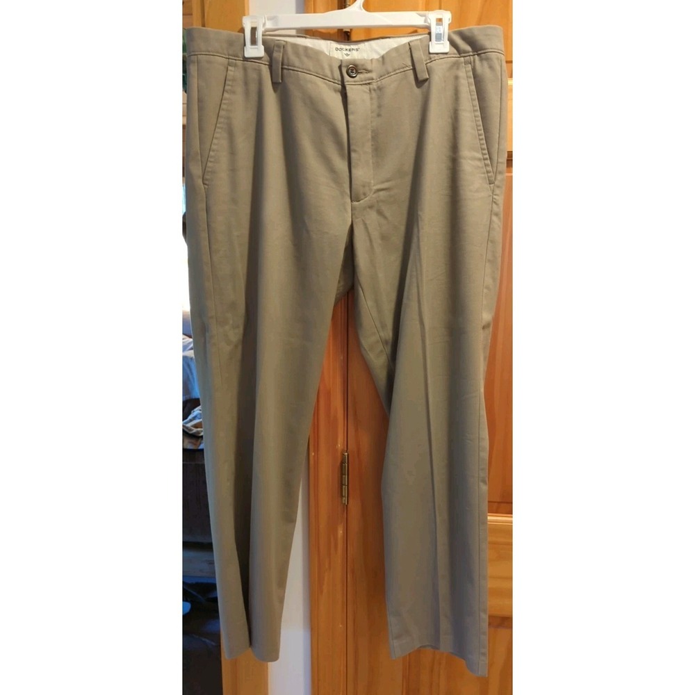 NWT Dockers Men's Slim Tapered Classic Fit Pleat Taupe Color 36 X 29